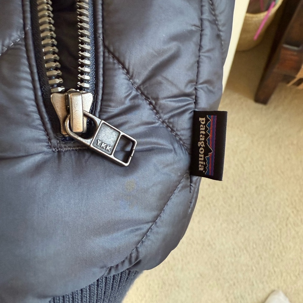 Patagonia W’s Prow Women’s Bomber Jacket Size M, like new. Navy grey. - Picture 6 of 8